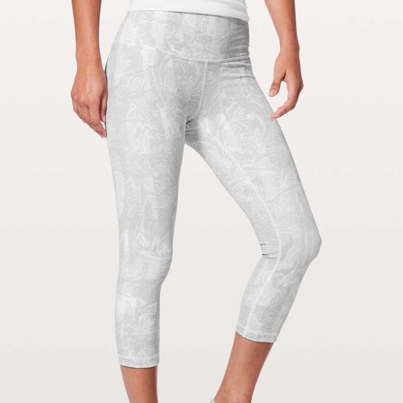 *SOLD*LULULEMON Wonder Under Crop (High rise) 21” - Picture 1 of 5